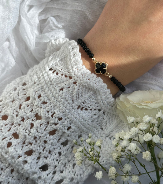 Perlenarmband mit Schwarzen Kristallperlen und Kleeblatt Anhänger - 10542