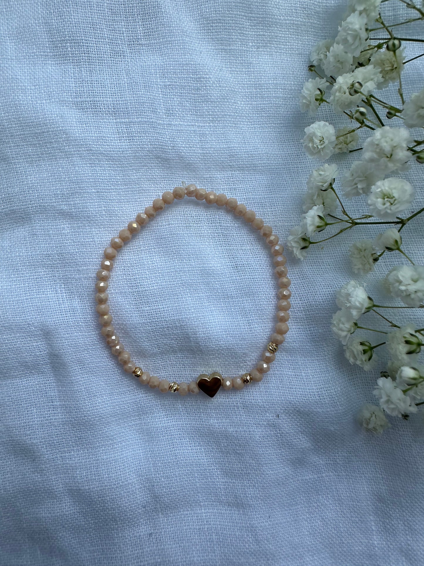 Perlenarmband mit Beigen Kristallperlen und Herz Anhänger - 10317