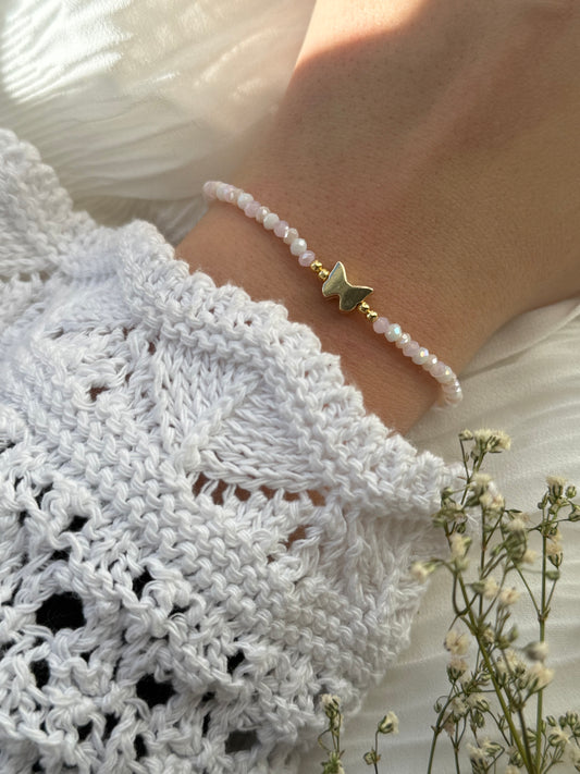 Perlenarmband mit Rosa und Weißen Kristallperlen, Goldenen Perlen + Schmetterling Anhänger - 2114
