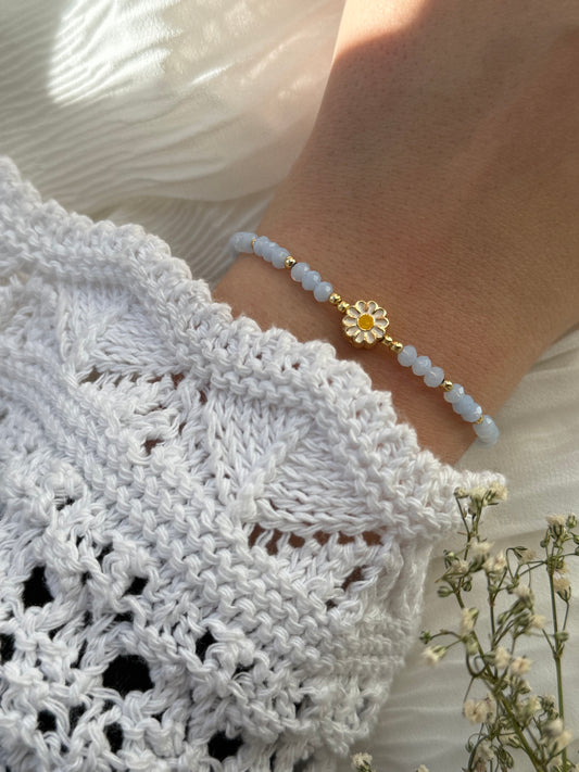 Perlenarmband mit Hellblauen Kristallperlen, Goldenen Perlen + Blumen Anhänger - 2121