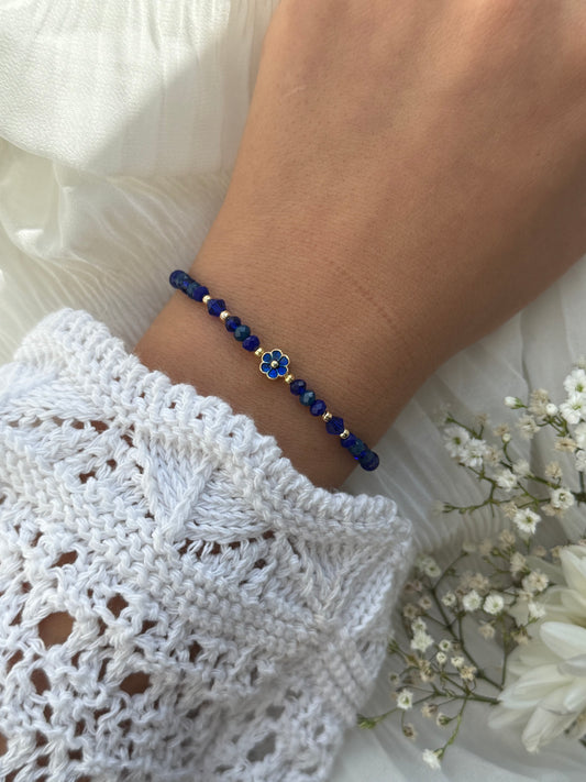 Perlenarmband mit Blauen Kristallperlen, Goldenen Perlen + Blumen Anhänger - 10982