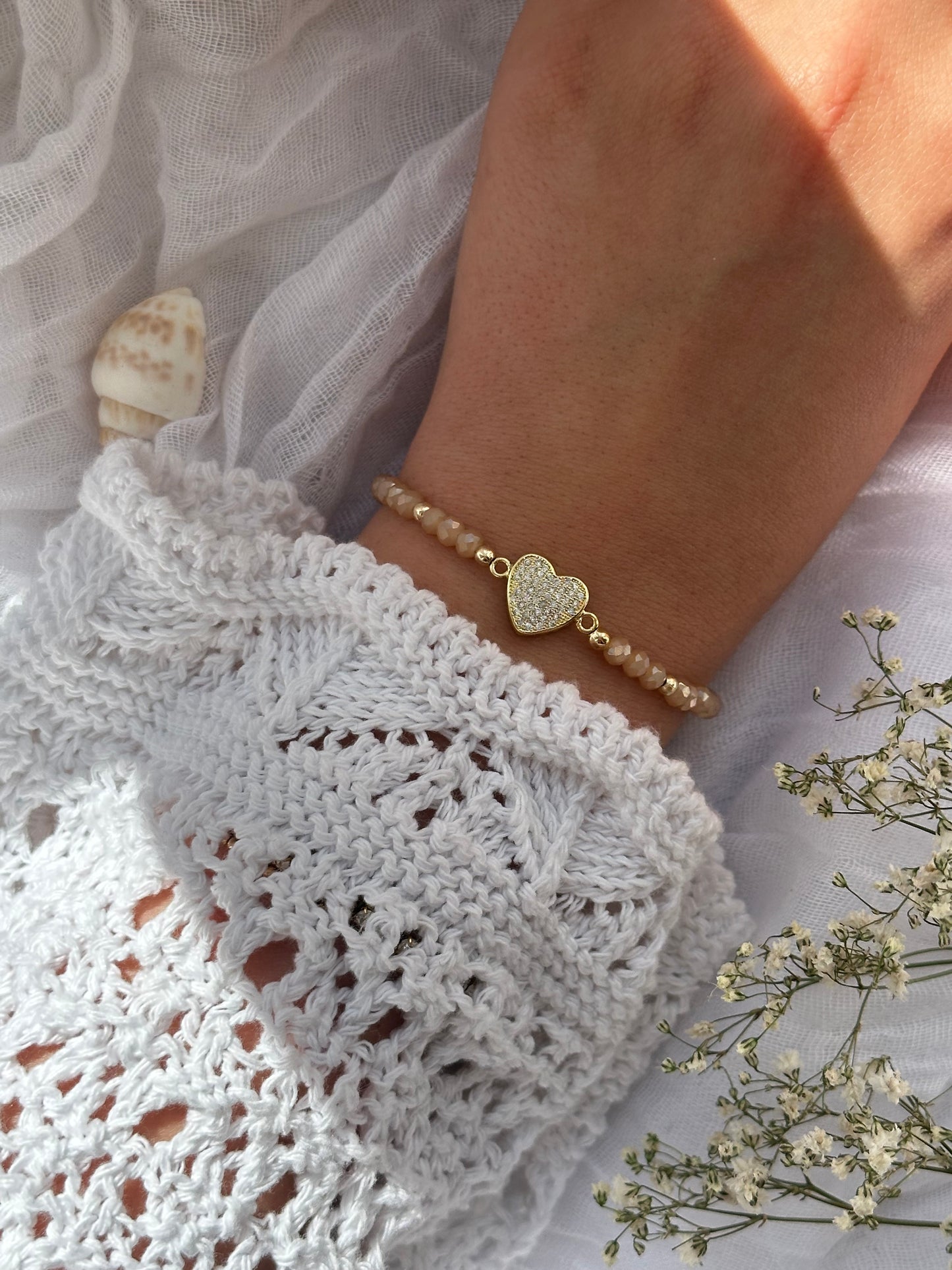 Perlenarmband mit Goldenen Kristallperlen und Goldenen Perlen + Herz Anhänger - 10842