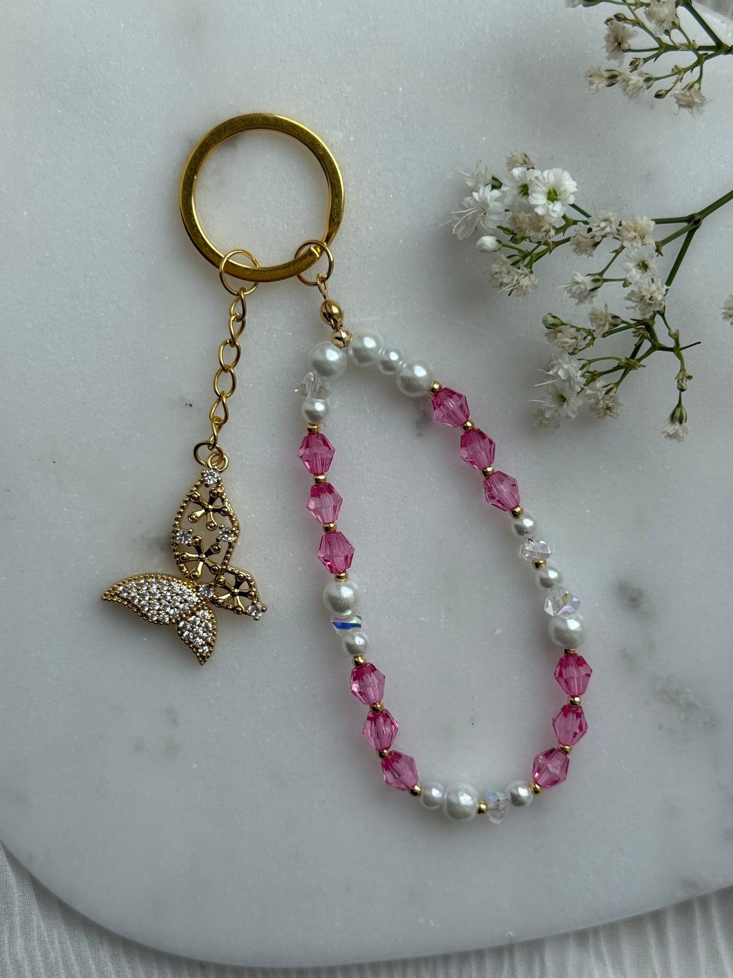 Schlüsselanhänger mit Weißen Perlen, Pinken Kristallperlen und Goldenen Perlen + Schmetterling Anhänger - 11018
