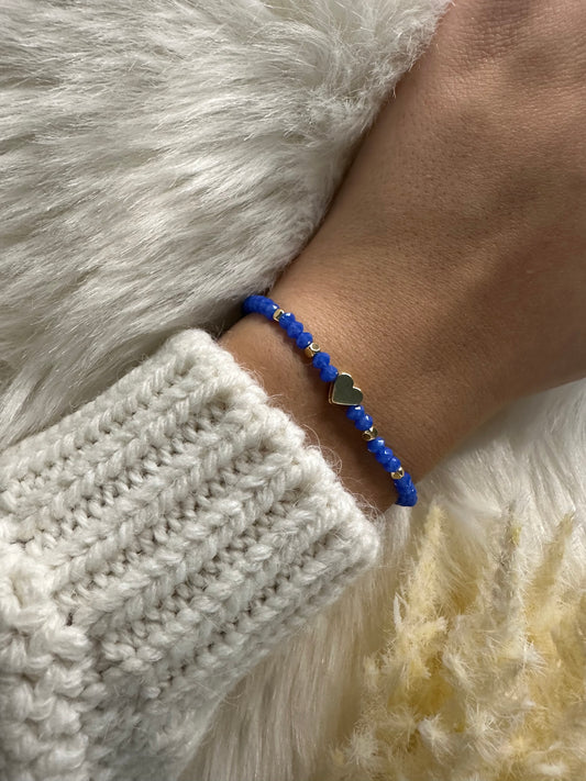 Perlenarmband mit Blauen Kristallperlen und einem goldenen Herz Anhänger - 10303