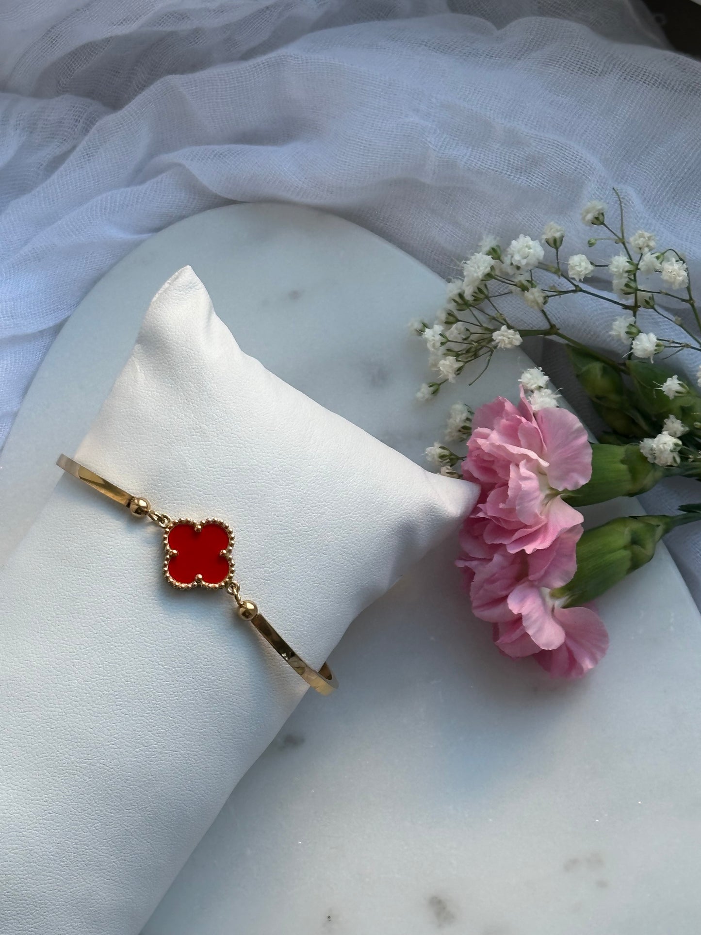 Goldener Clover Armreif - Rot - 10637
