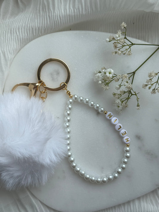 Schlüsselanhänger personalisiert mit Weißen Perlen und Goldenen Perlen + PomPom Anhänger - 11021