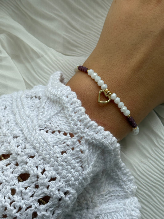 Perlenarmband mit Weißen und Braunen/Lilanen Kristallperlen, Goldenen Details + Herz Anhänger - 111188
