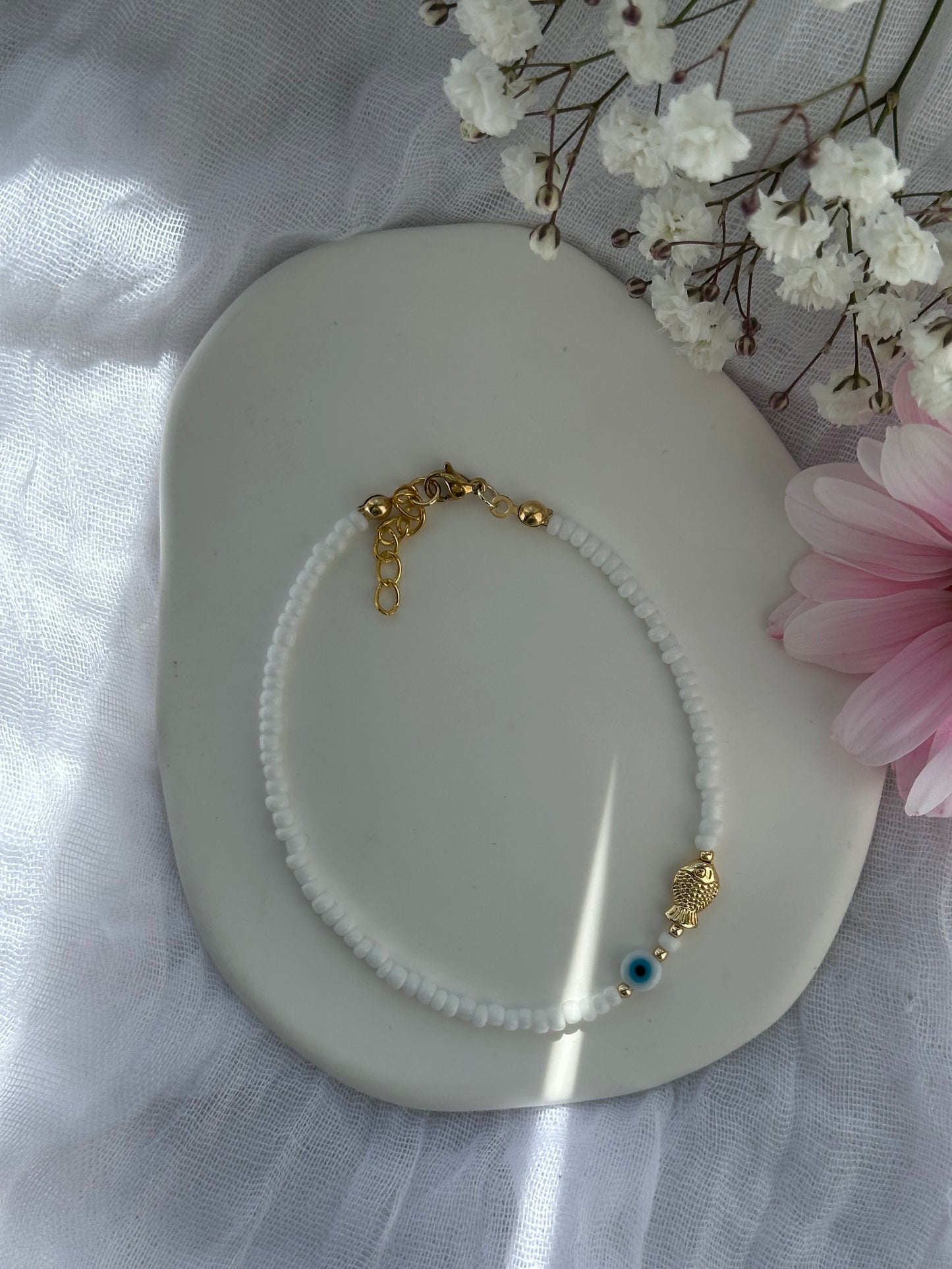 Fußkette mit Weißen Perlen + Fisch und Nazar Anhänger - 10694