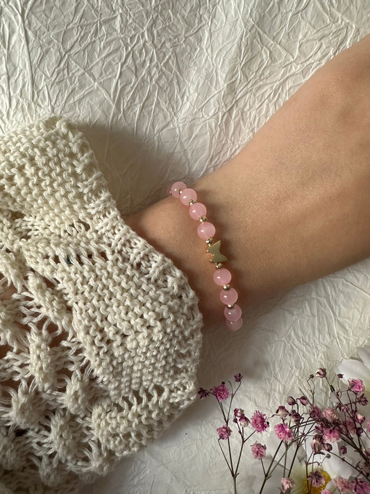 Perlenarmband mit Rosa Glasperlen und Schmetterling Anhänger - 10419