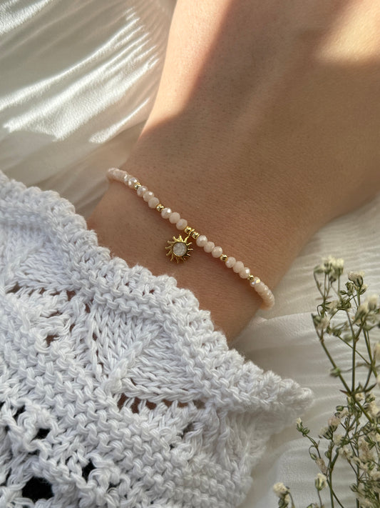 Perlenarmband mit Beigen Kristallperlen, Goldenen Perlen + Sonnen Anhänger - 2107
