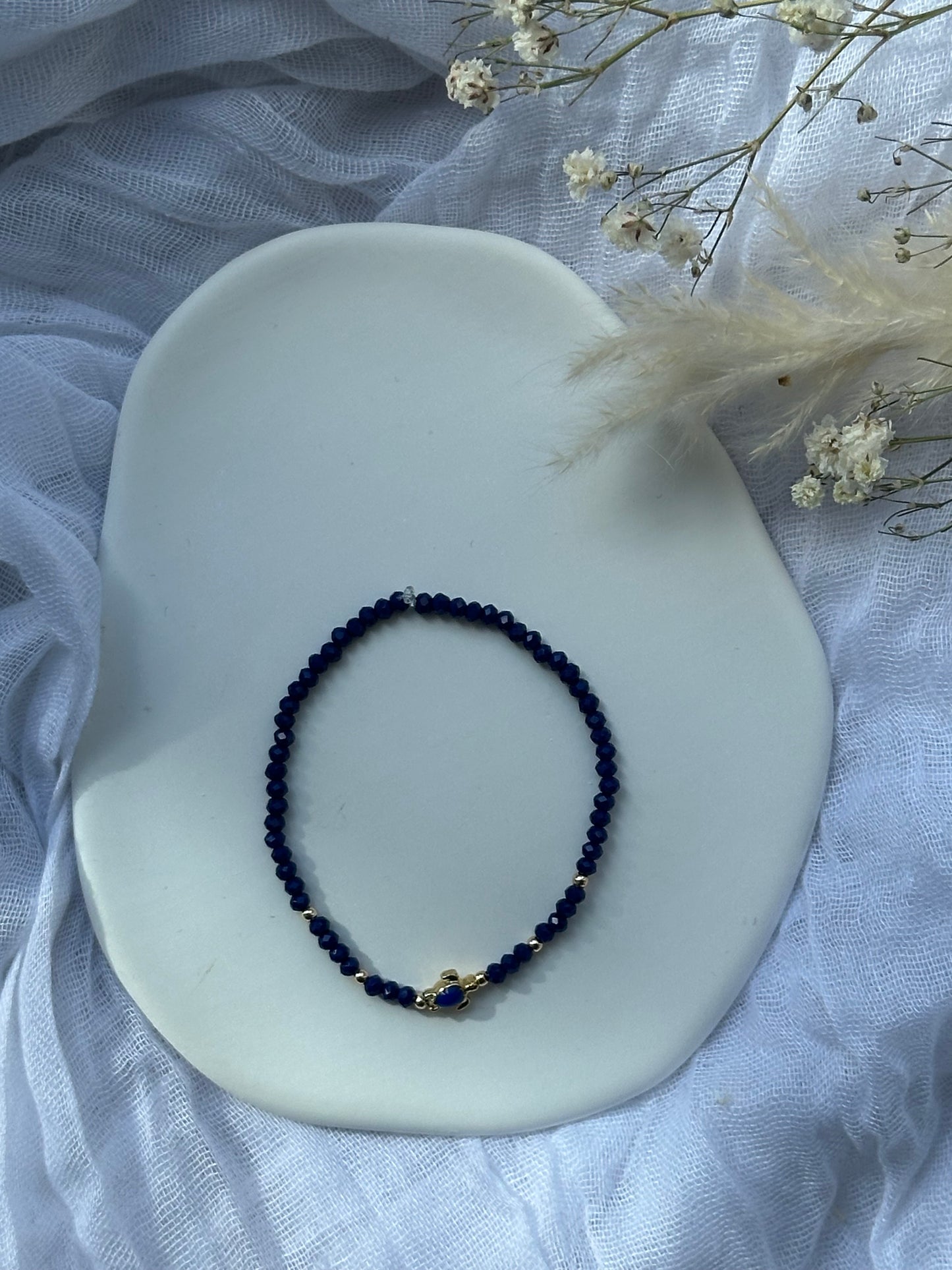 Perlenarmband mit Dunkelblauen Kristallperlen + Schildkröten Anhänger - 10690