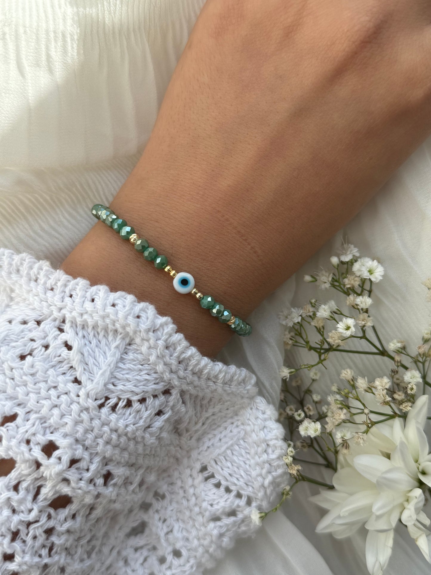 Perlenarmband mit Grünen Kristallperlen, Goldenen Perlen + Evil eye / Nazar Anhänger - 10979