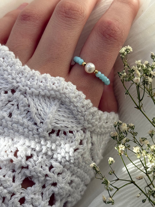 Perlenring mit Blauen Kristallperlen und Goldenen Perlen und einer Süßwasserperle - 2142