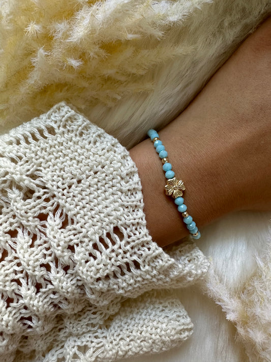 Perlenarmband Hellblau mit Kleeblatt Anhänger - 10226