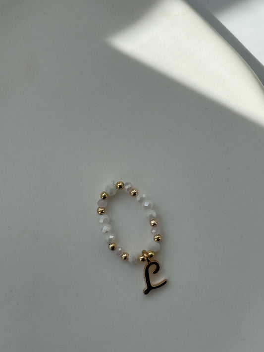 Perlenring personalisiert mit Weißen und Rosa Kristallperlen + Goldenen Details - 10955