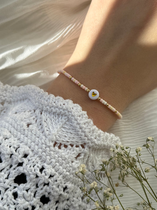 Perlenarmband mit Pastell Orangen Perlen und Goldenen Perlen + Herz Perle - 2098