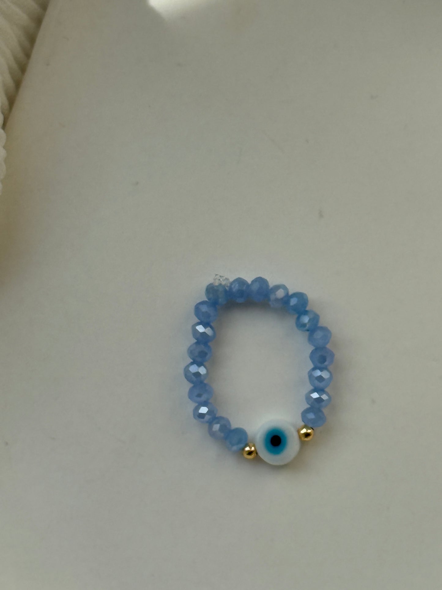 Perlenring mit Blauen Kristallperlen, Goldenen Details + Nazar Anhänger - 111204