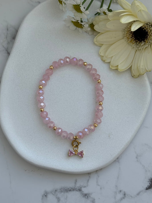 Perlenarmband mit Rosa Kristallperlen und Goldenen Perlen + Schleifen Anhänger - 2081