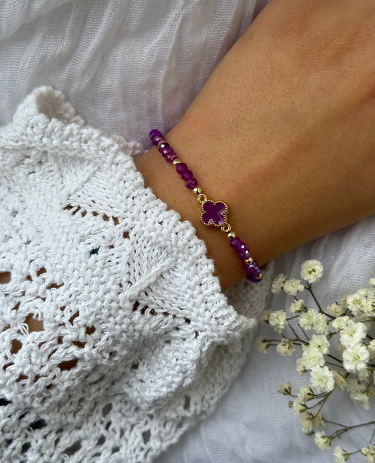 Perlenarmband mit Lila Kristallperlen und Kleeblatt Anhänger - 10528