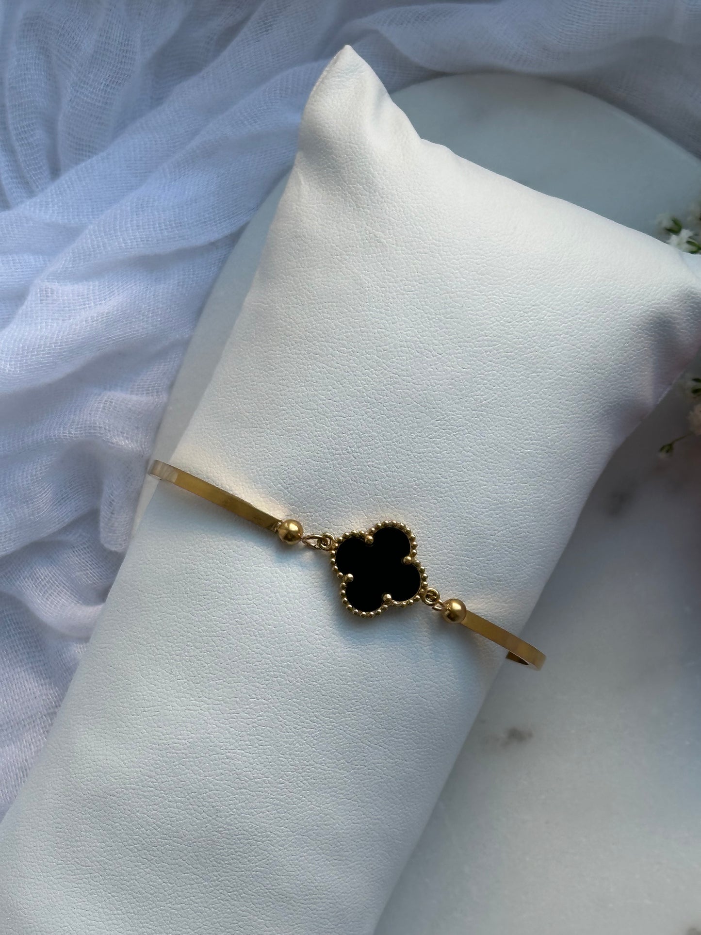 Goldener Clover Armreif - Schwarz - 10636