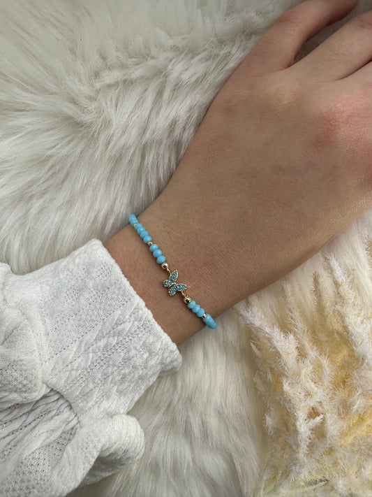 Perlenarmband Hellblau mit Schmetterling Anhänger - 10355