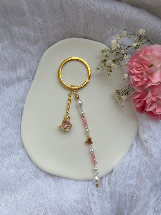 Schlüsselanhänger mit Weißen Perlen und Rosa Perlen + Tulpen und Herz Anhänger - 10586