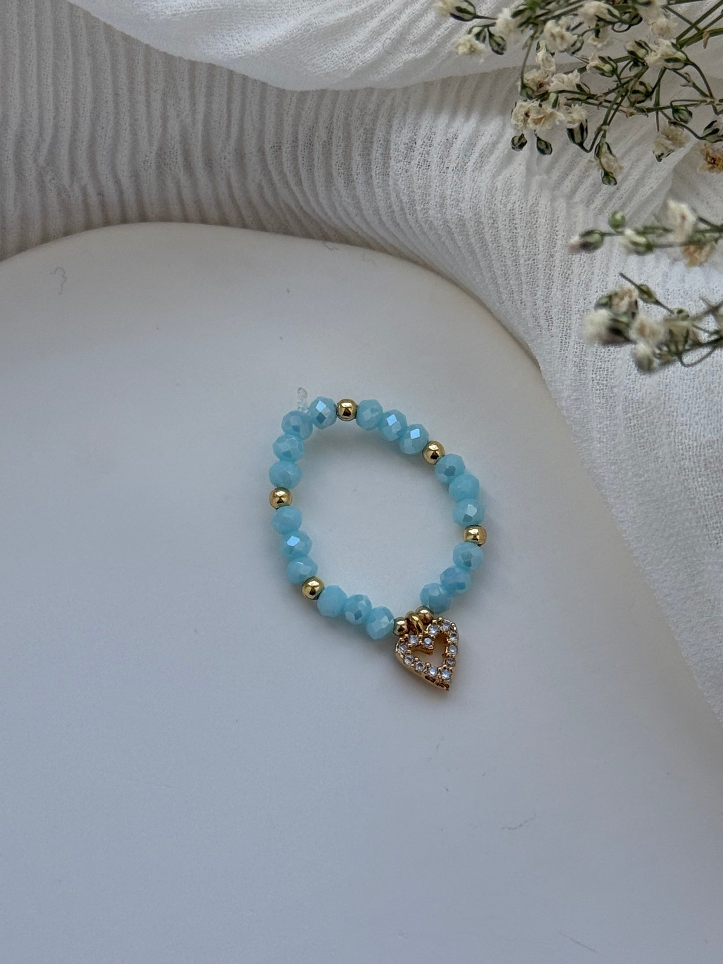 Perlenring mit Blauen Kristallperlen, Goldenen Perlen + Herz Anhänger  - 2140