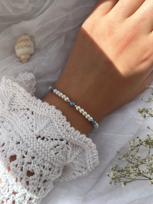 Perlenarmband mit Weißen Perlen, goldenen Perlen  + Blauen Kristallperlen - 10817