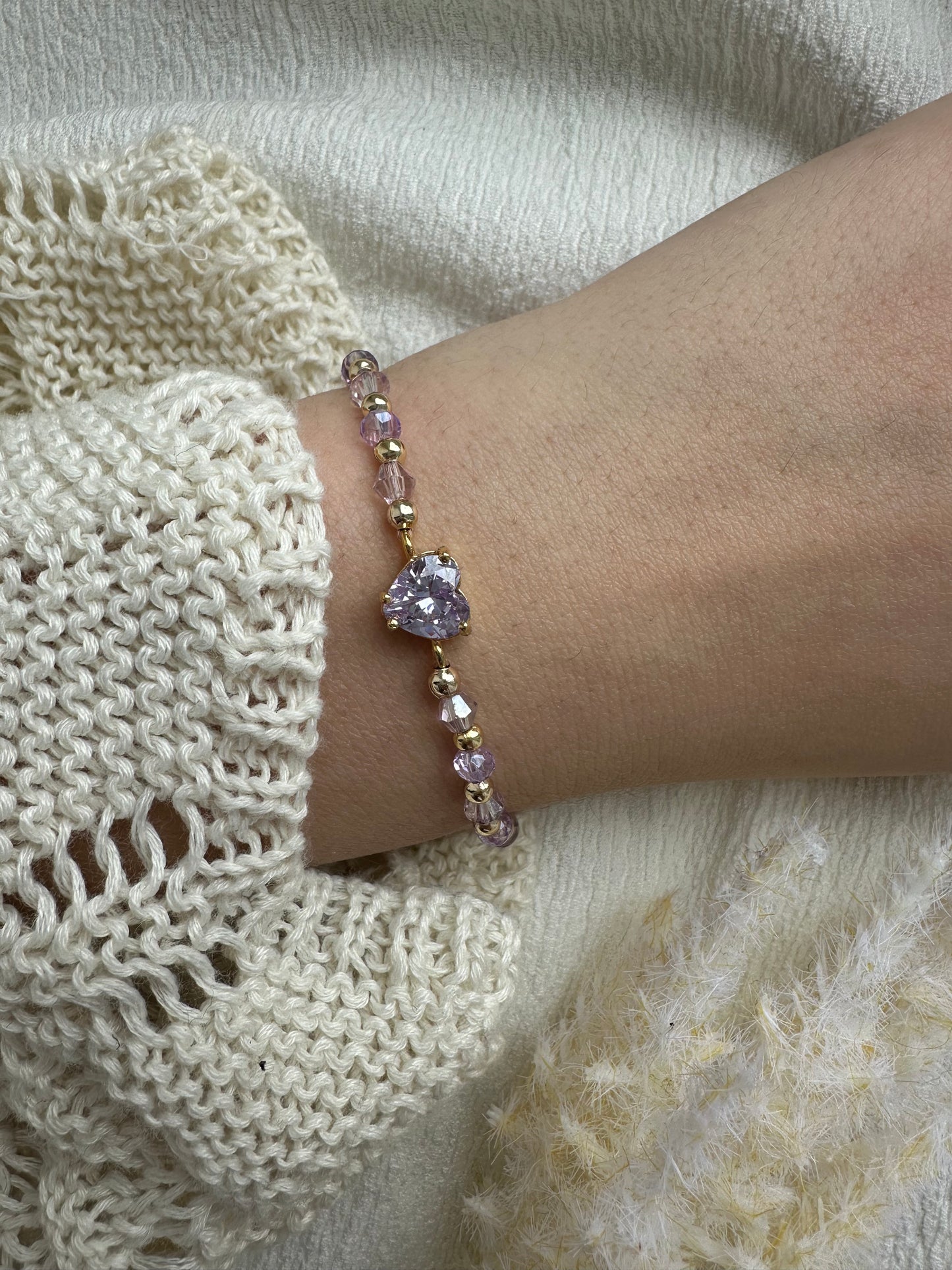 Perlenarmband mit Lila Kristallperlen und Zirkonia Herz Anhänger - 10467