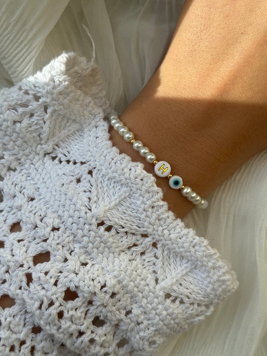 Perlenarmband personalisiert mit Weißen Glasperlen und Goldenen Perlen + Nazar Anhänger - 111212