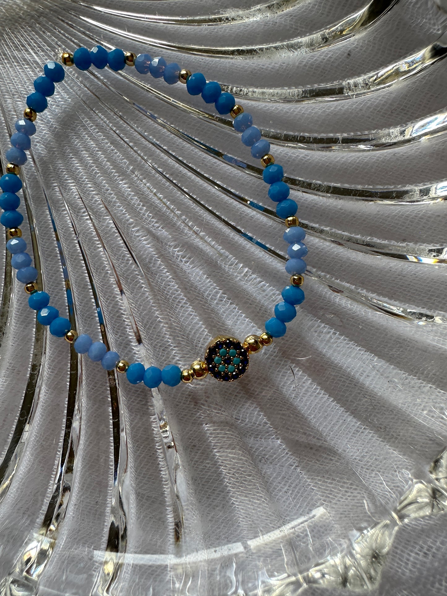 Perlenarmband mit Blauen Kristallperlen und Nazar Anhänger - 10334