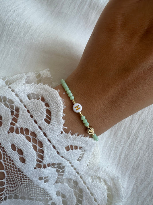 Perlenarmband personalisiert mit Grünen Kristallperlen und Herz Anhänger - 10324