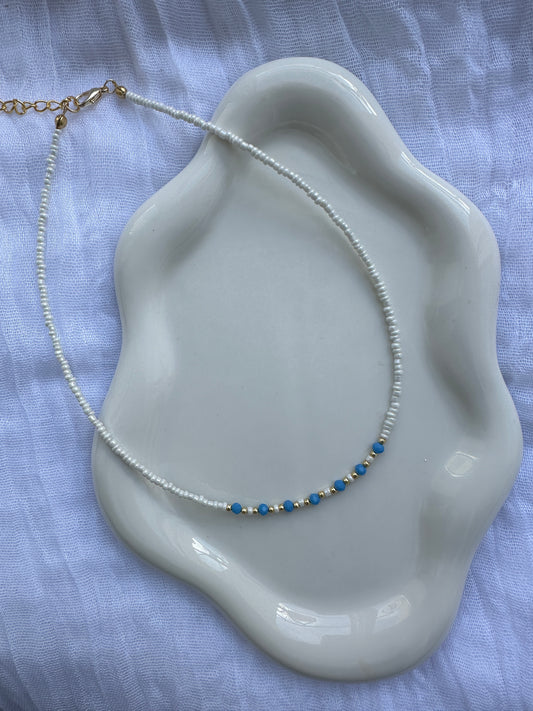 Perlenkette mit Weißen Perlen und Blauen Kristallperlen - 10143