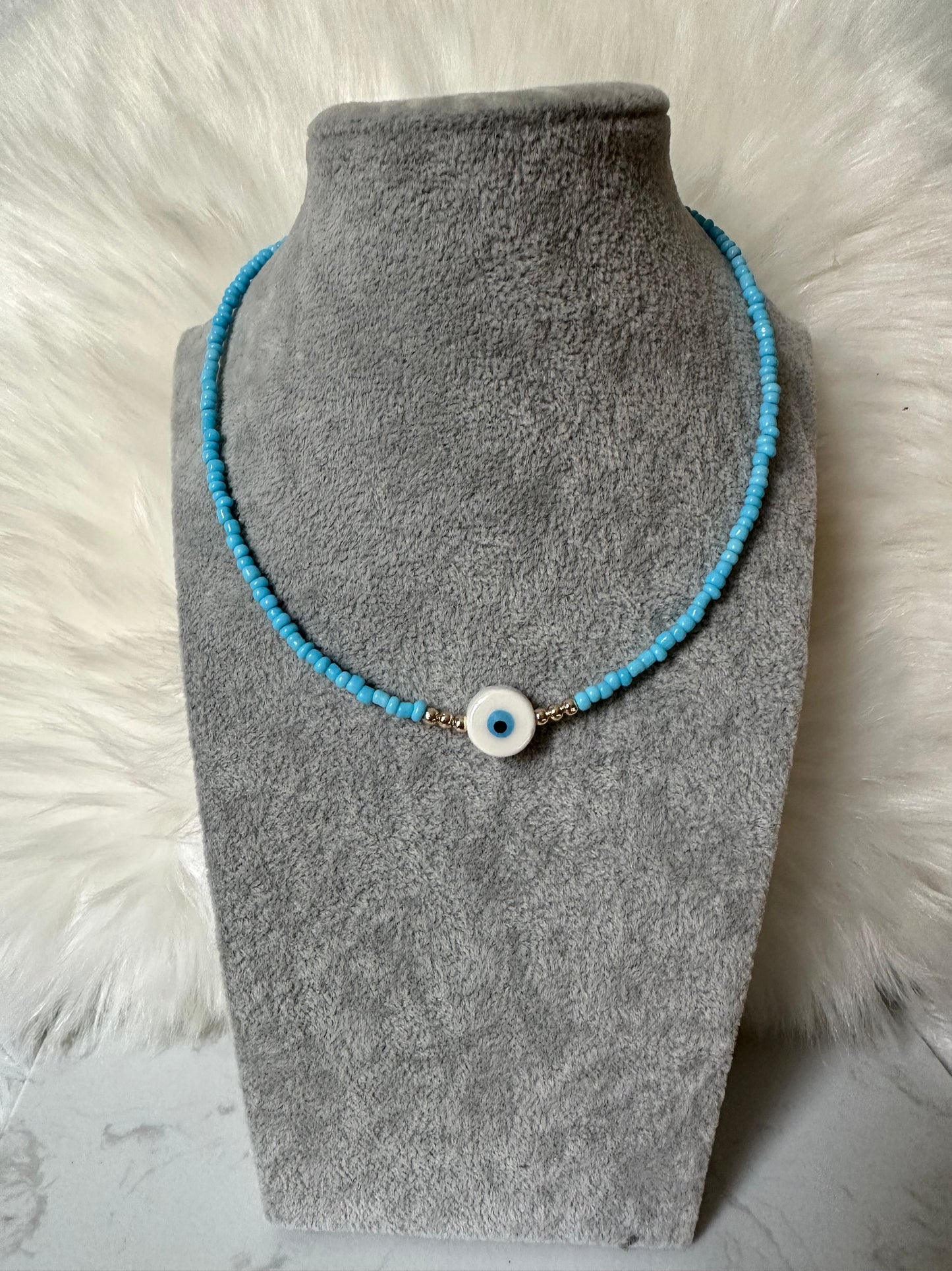 Perlenkette mit blauen Perlen und einer Nazar Perle - 10156