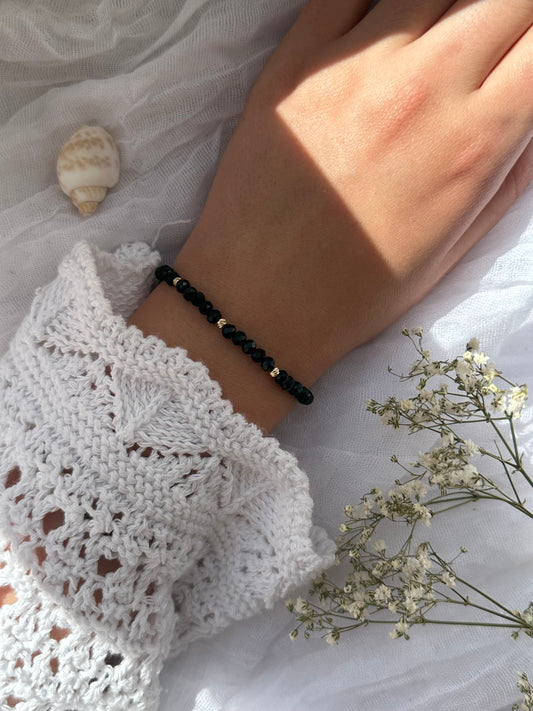 Perlenarmband mit Schwarzen Kristallperlen und Goldenen Dorika Perlen - 10814