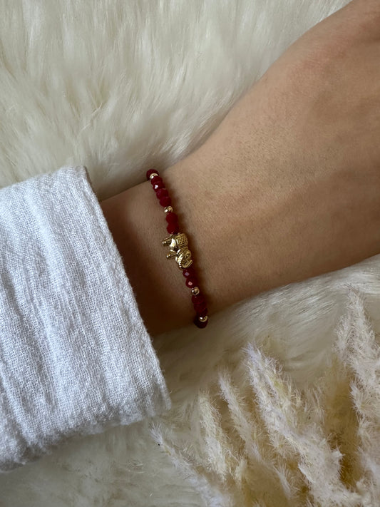 Perlenarmband mit roten Kristallperlen und Elefanten Anhänger - 10416