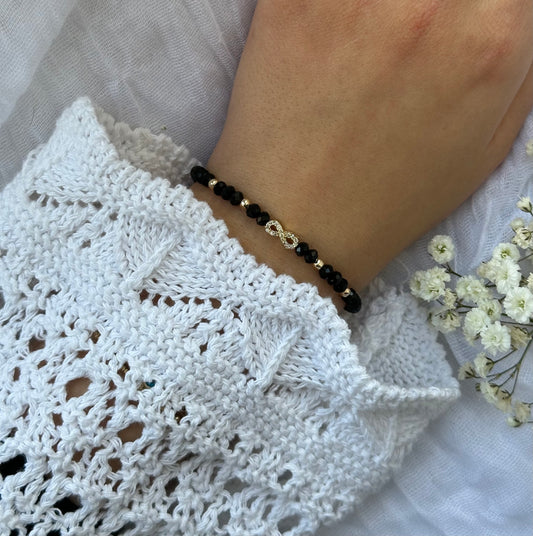 Perlenarmband mit Schwarzen Kristallperlen und Unendlichkeit Anhänger - 10503