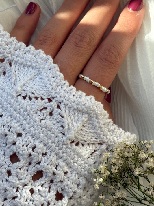 Perlenring Basic mit Weißen Perlen, Goldenen Details - 10995