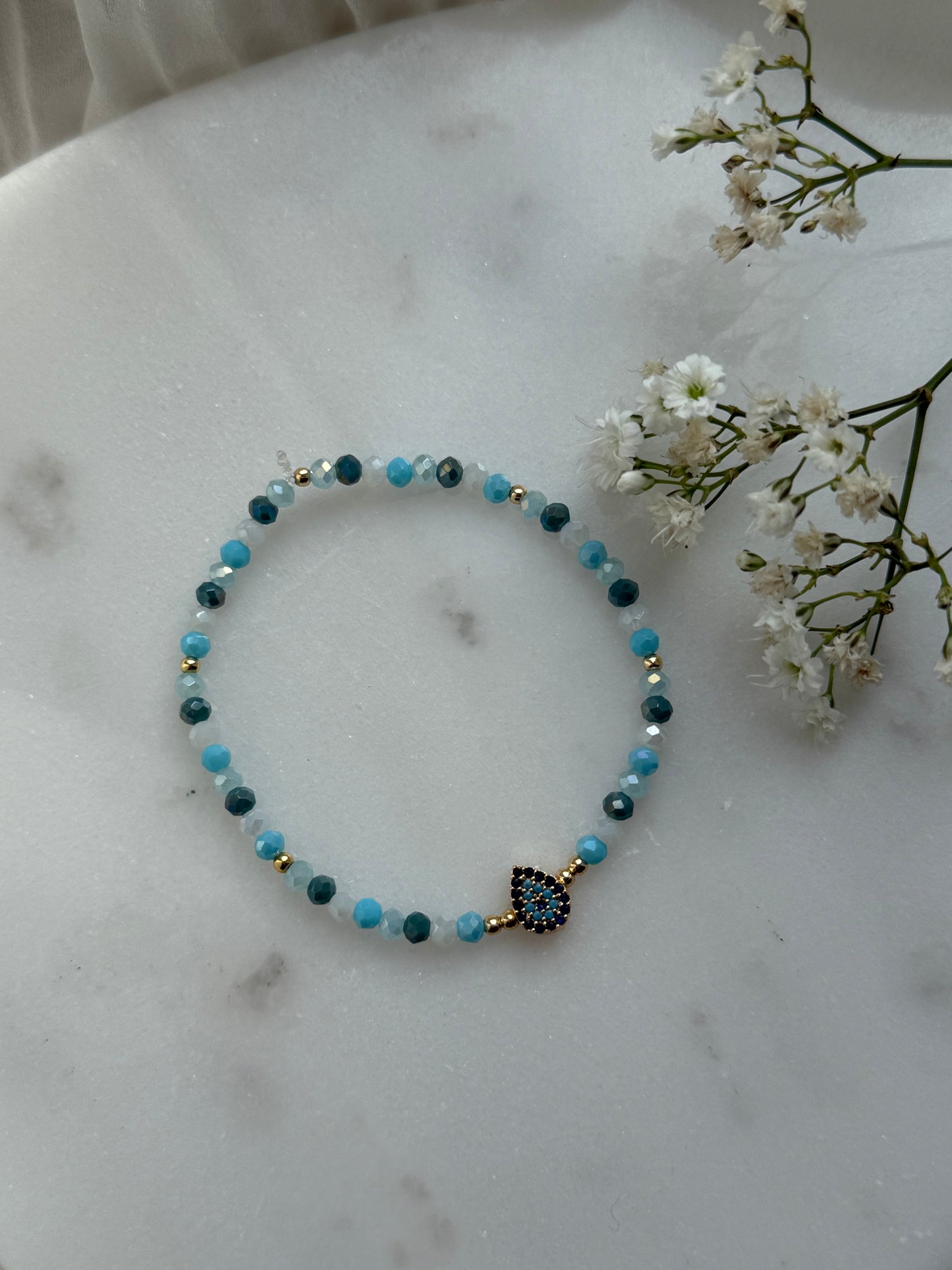 Perlenarmband mit Blauen Kristallperlen, Goldenen Perlen + Evil eye / Nazar Anhänger - 10977