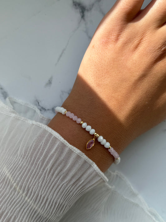 Perlenarmband mit Rosa und Weißen Kristallperlen, Goldenen Perlen + Tropfen Anhänger - 10953