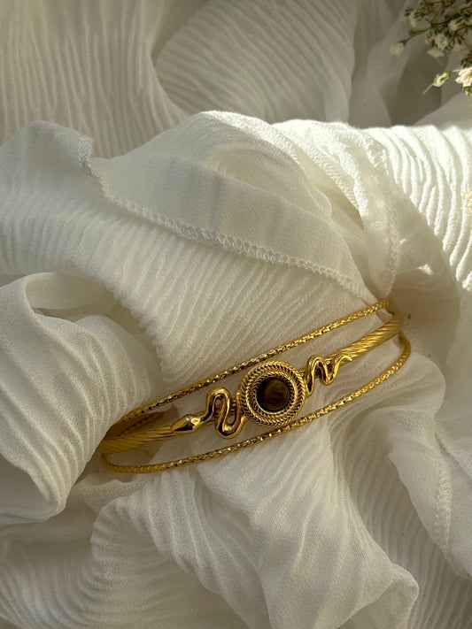 Goldener Armreif mit Braunem Stein - 11092