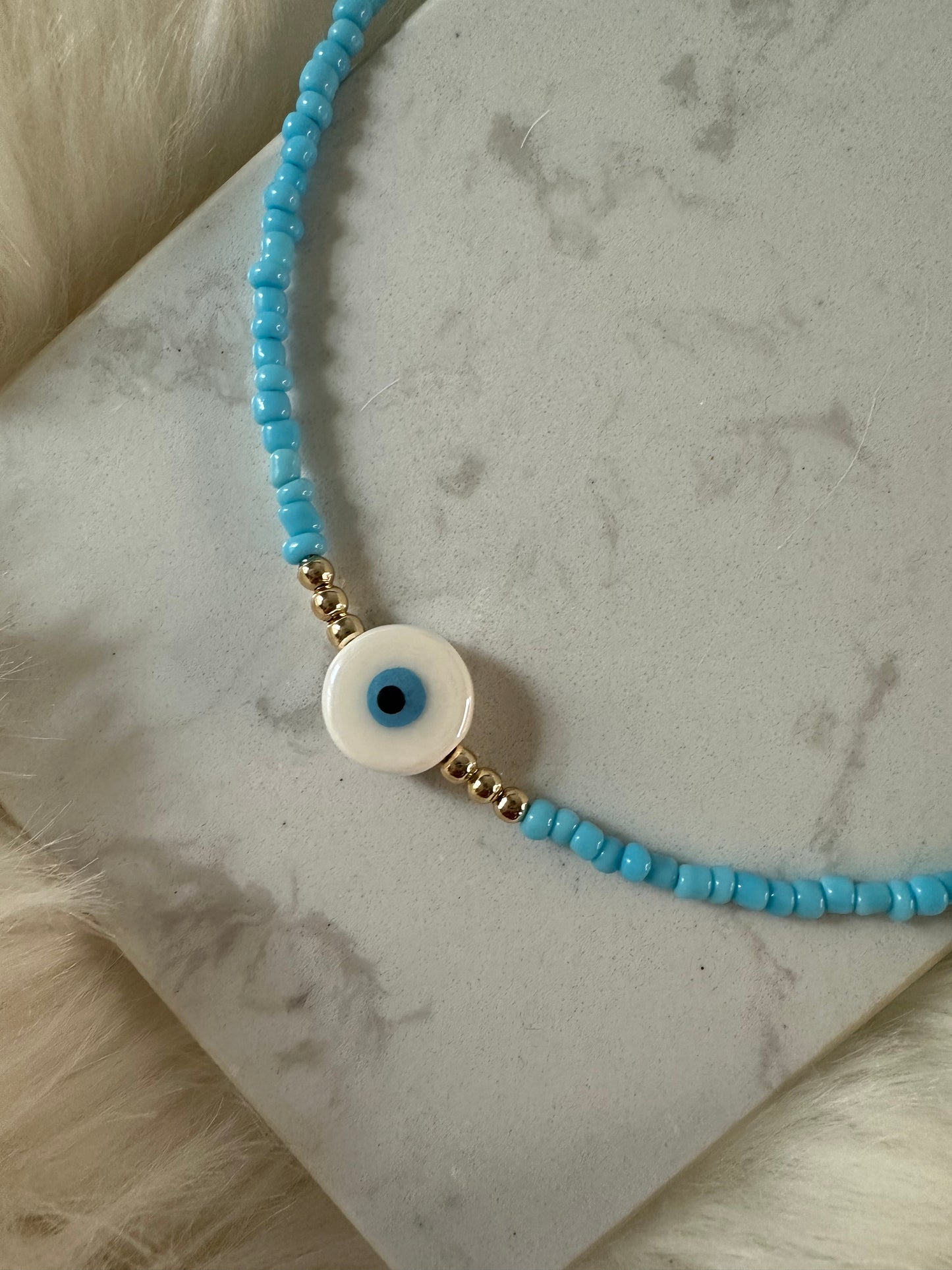 Perlenkette mit blauen Perlen und einer Nazar Perle - 10156