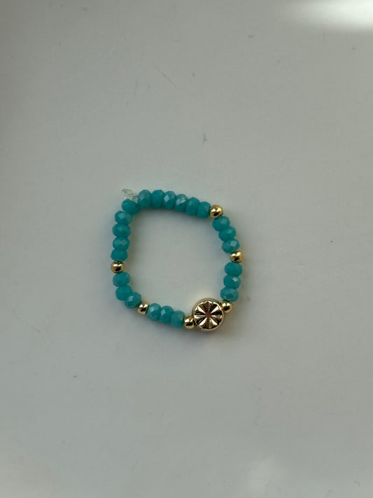 Perlenring mit Türkisen Kristallperlen, Goldenen Details + Goldenen Anhänger - 111199