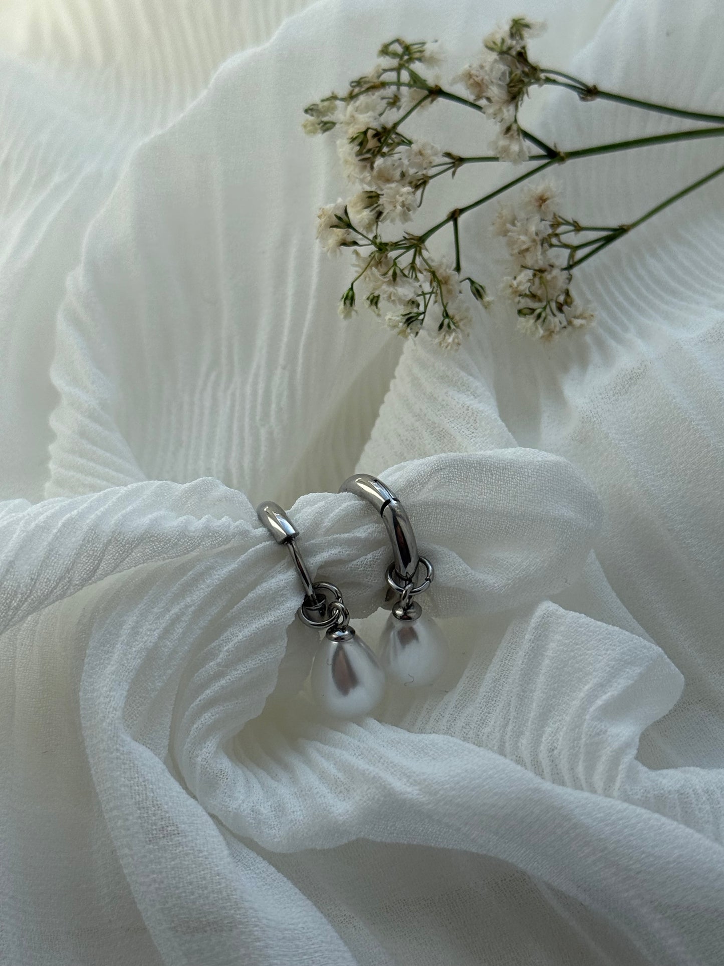 Silberne Hoops Ohrringe Edelstahl mit Perle - 11111