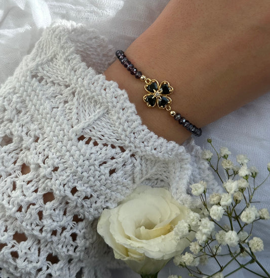 Perlenarmband mit Lila Kristallperlen und Kleeblatt Anhänger - 10585
