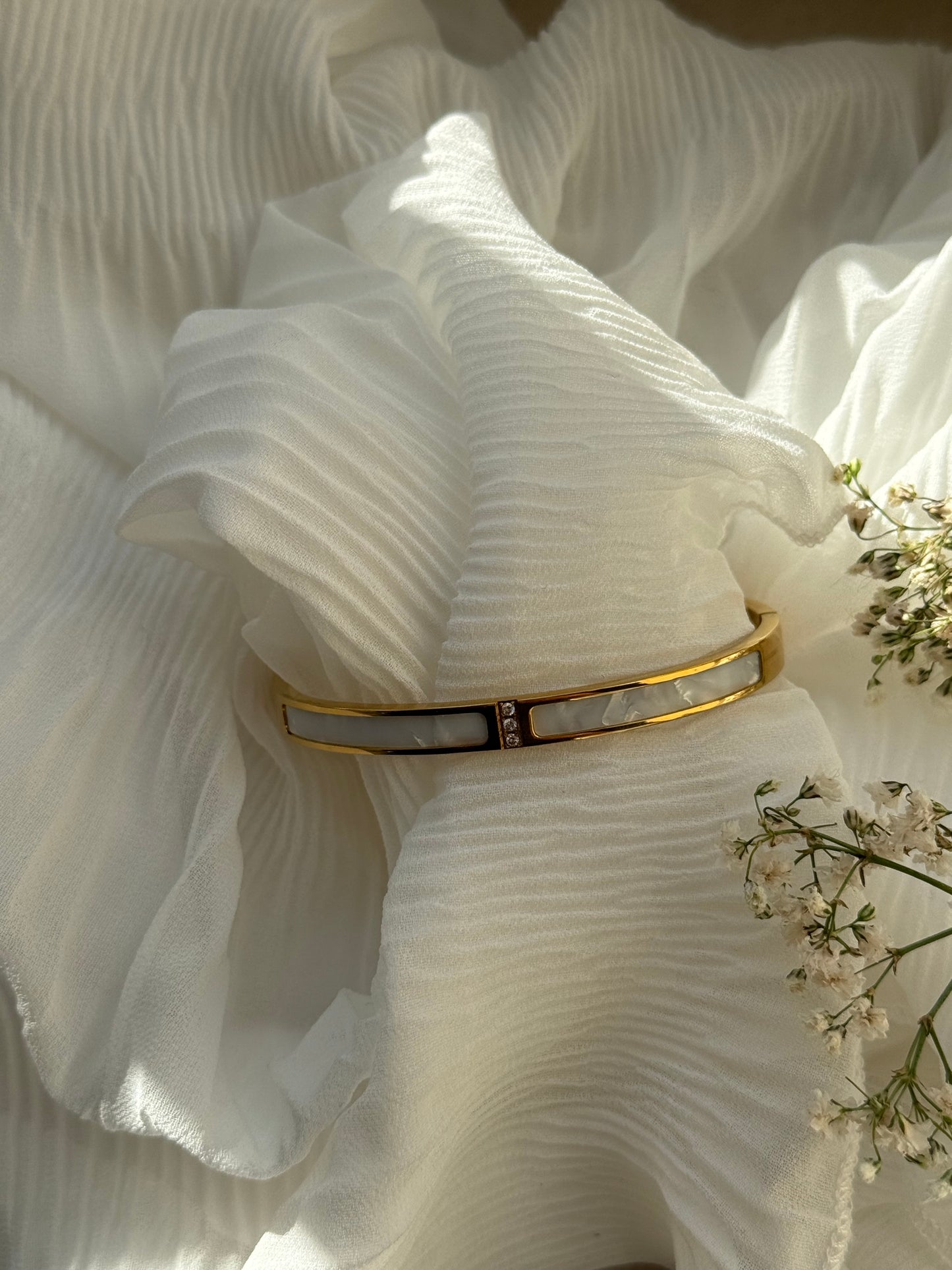 Goldener Armreif Beige mit Steinen - 11090