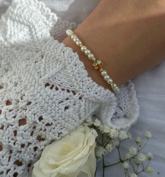 Perlenarmband mit Beigen Perlen und Blumen Anhänger - 10575