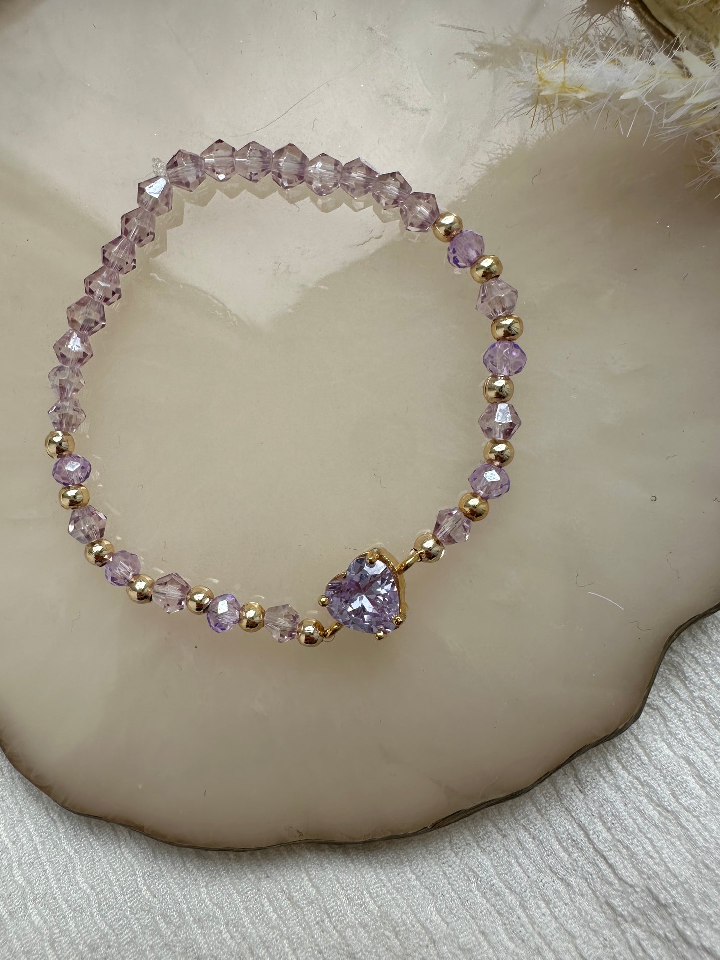 Perlenarmband mit Lila Kristallperlen und Zirkonia Herz Anhänger - 10467