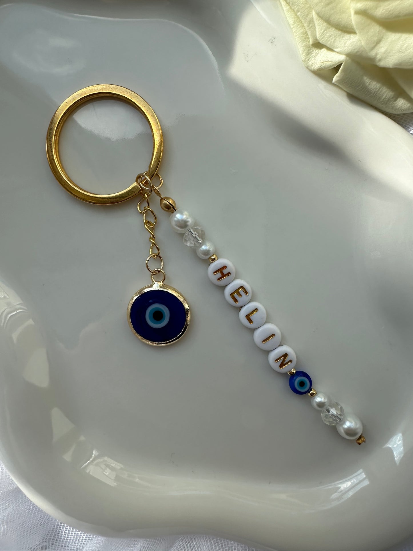 Schlüsselanhänger personalisiert mit Weißen Perlen und evil eye Anhänger - 10045