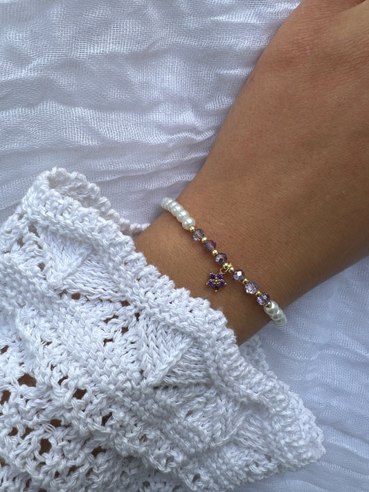 Perlenarmband mit Weißen Perlen und Lila Kristallperlen und Blumen Anhänger - 10336